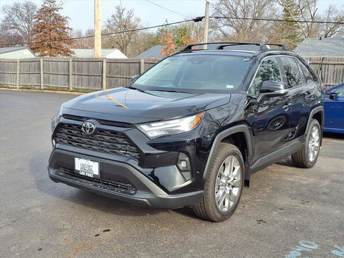 Used 2025 Toyota RAV4 XLE Premium image 32