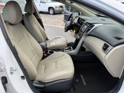 Used 2013 Hyundai Elantra GT w/ Style Pkg image 18