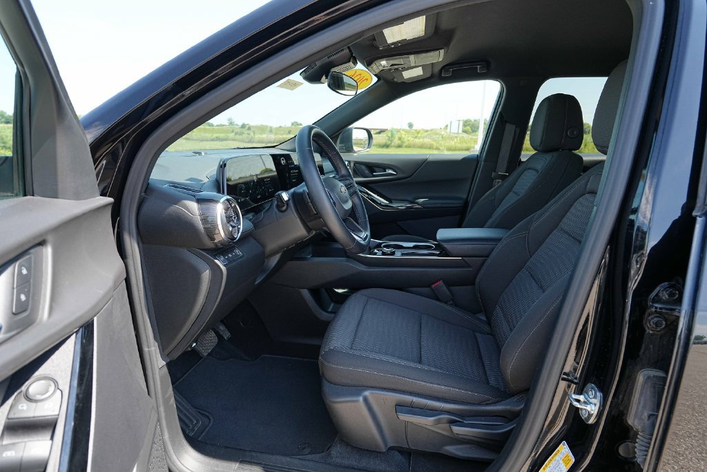 Used 2026 Chevrolet Equinox LT AWD/4WD image 17