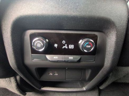 Used 2026 Chevrolet Traverse LT FWD image 16