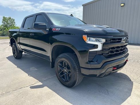 Used 2024 Chevrolet Silverado 1500 LT Trail Boss w/ Convenience Package II AWD/4WD image 3