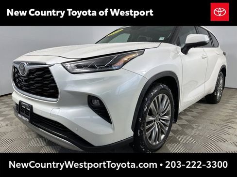 Used 2021 Toyota Highlander Platinum image 3