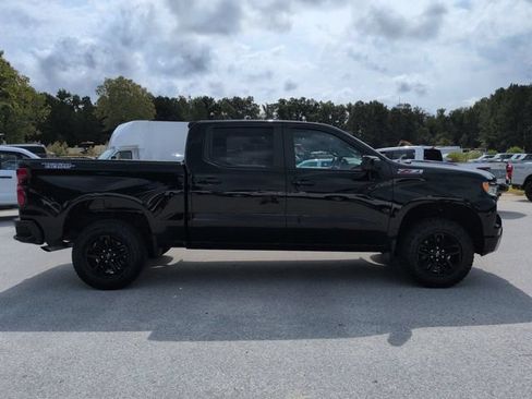 Used 2022 Chevrolet Silverado 1500 LT Trail Boss w/ LPO, Dark Essentials Package AWD/4WD image 3