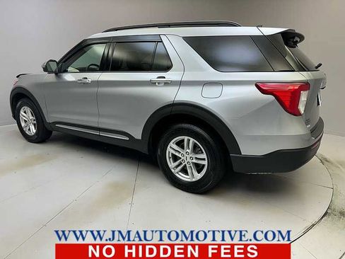 Used 2021 Ford Explorer XLT image 3