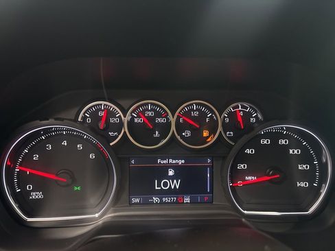 Used 2021 Chevrolet Suburban Z71 AWD/4WD image 21