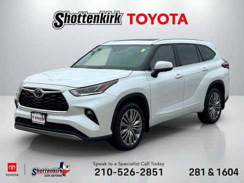 Used 2023 Toyota Highlander Platinum image 1
