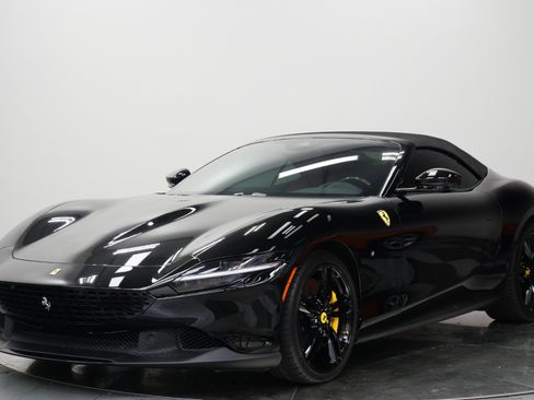 Used 2025 Ferrari Roma Spider RWD image 5