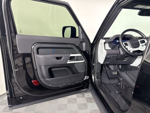 Used 2022 Land Rover Defender 90 S image 5