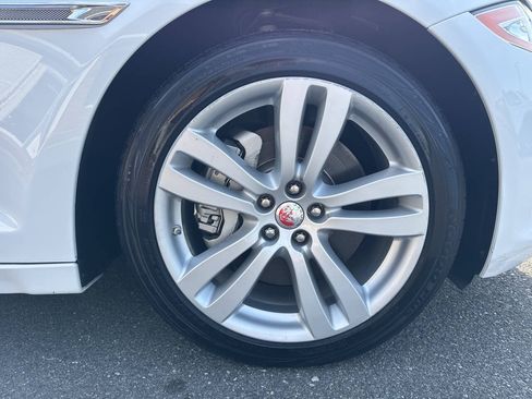 Used 2015 Jaguar XJ AWD image 34