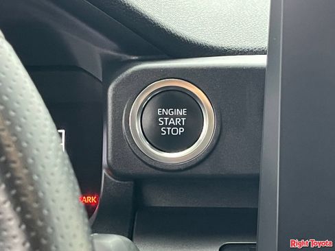 Certified 2025 Toyota 4Runner SR5 AWD/4WD image 26