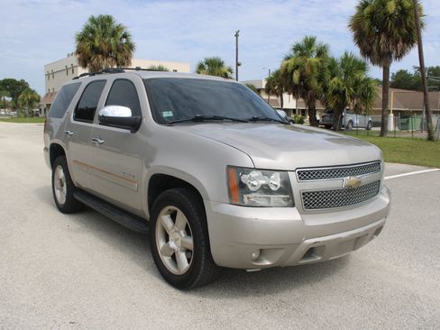 Used 2007 Chevrolet Tahoe LTZ w/ LTZ Preferred Equipment Group RWD image 16