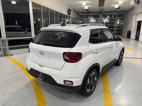 Used 2021 Hyundai Venue SEL FWD image 8