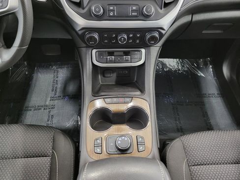 Certified 2023 GMC Acadia SLE w/ Driver Convenience Package image 16