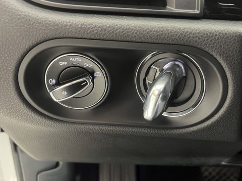 Used 2022 Porsche Macan w/ Premium Package Plus image 21