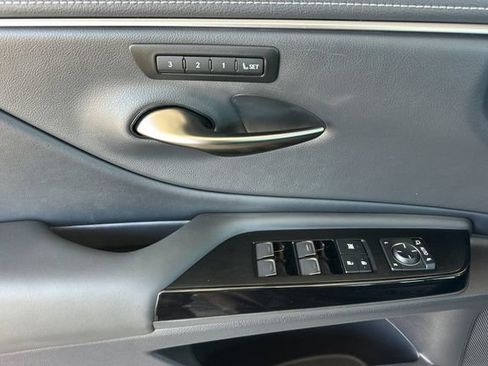 Used 2025 Lexus ES 300h w/ Premium Package FWD image 12