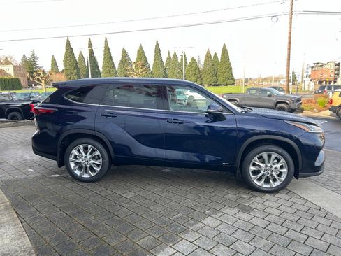 New 2026 Toyota Highlander Limited image 6