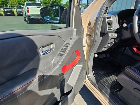 Used 2023 Nissan Frontier PRO-4X image 18