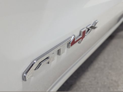 Used 2024 GMC Sierra 1500 AT4X image 10