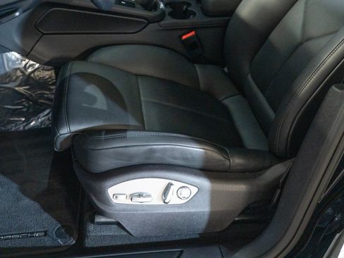 Certified 2026 Porsche Macan AWD/4WD image 14