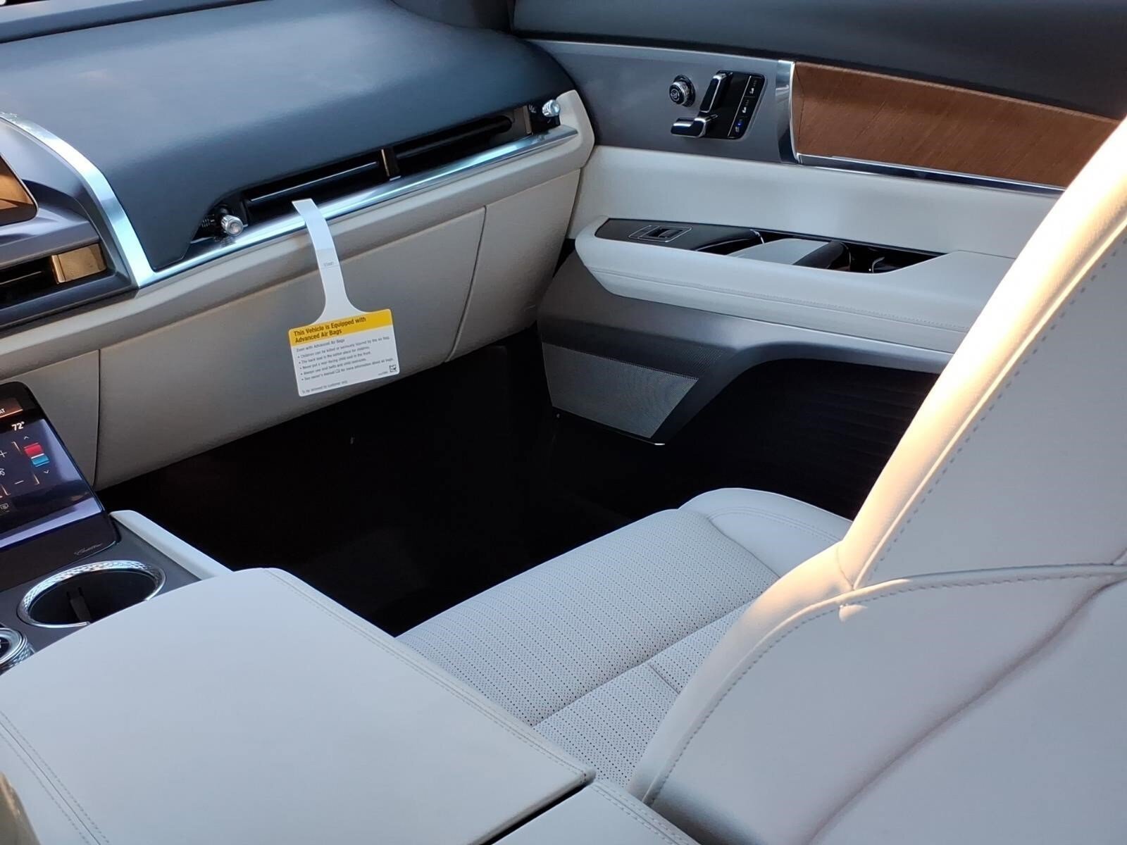 New 2027 Cadillac Vistiq Sport w/ LPO, Floor Liner Package AWD/4WD image 10