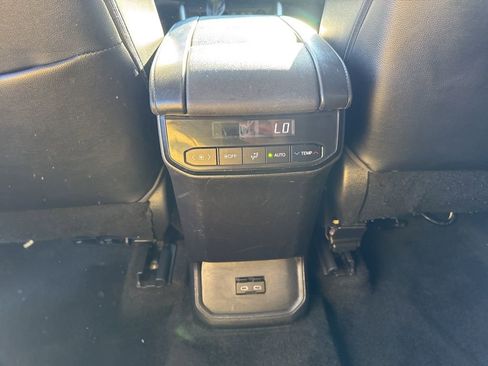 Used 2023 Toyota Highlander XLE image 28
