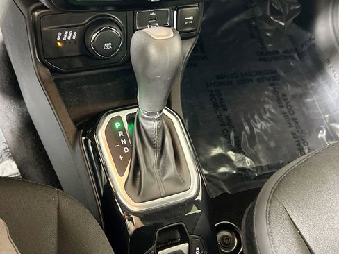 Used 2022 Jeep Renegade Altitude w/ Sun/Sound Group image 17