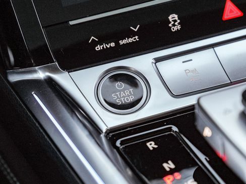 Used 2022 Audi e-tron Chronos w/ Chronos Package image 23