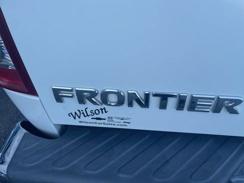 Used 2019 Nissan Frontier SL image 9