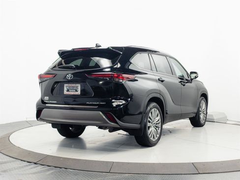 Certified 2024 Toyota Highlander Platinum AWD/4WD image 13