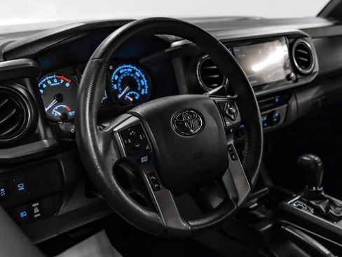 Used 2020 Toyota Tacoma TRD Off-Road w/ Advanced Technology Package AWD/4WD image 13