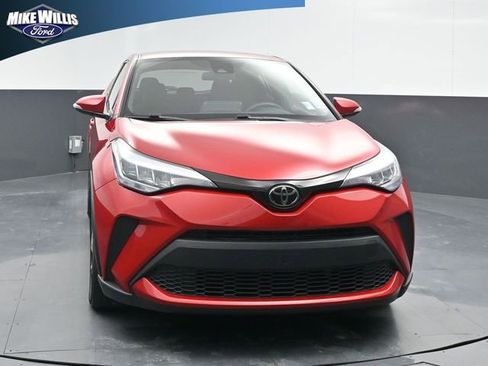 Used 2022 Toyota C-HR XLE image 2