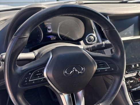 Used 2019 INFINITI Q60 3.0t Luxe w/ Essential Package image 13