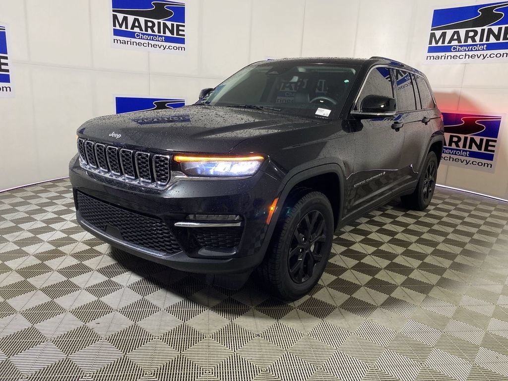 Used 2024 Jeep Grand Cherokee Limited RWD image 14