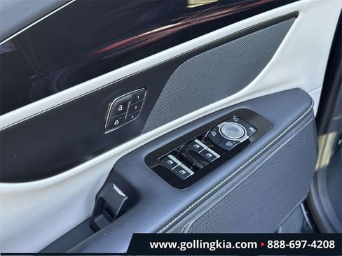 Used 2024 Lincoln Nautilus Premier image 14