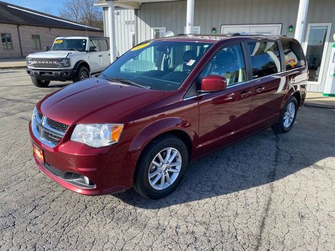Used 2020 Dodge Grand Caravan SXT FWD image 3