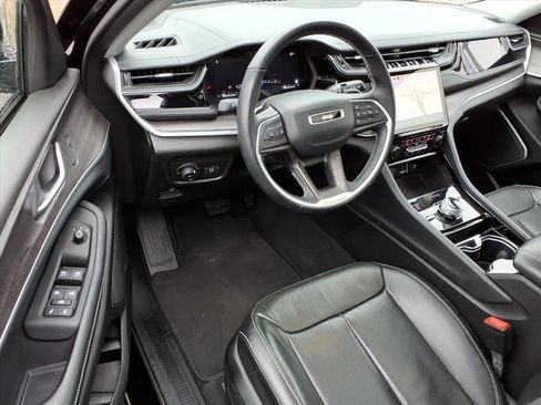 Used 2022 Jeep Grand Cherokee L Limited w/ Luxury Tech Group II image 15