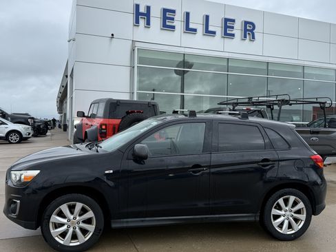 Used 2014 Mitsubishi Outlander Sport ES FWD image 3