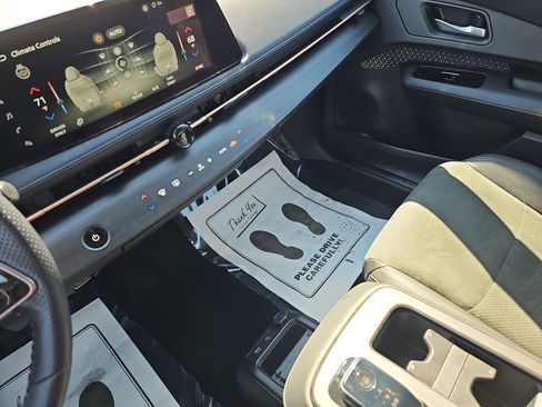 Used 2024 Nissan Ariya AWD image 25