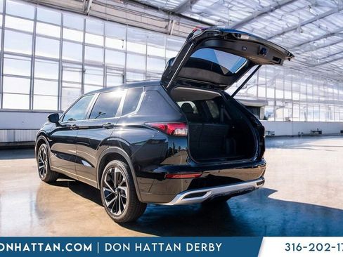 Used 2022 Mitsubishi Outlander SE image 32