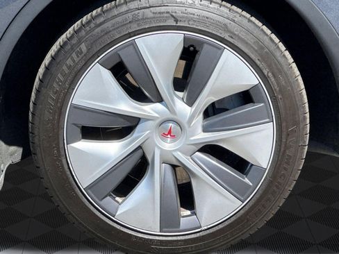 Used 2023 Tesla Model Y Long Range AWD/4WD image 12