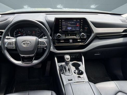 Used 2020 Toyota Highlander XLE FWD image 26