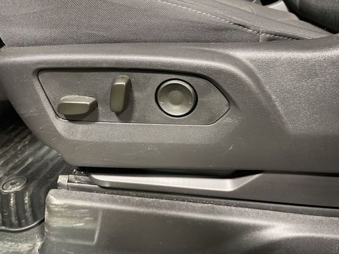 Used 2025 GMC Sierra 1500 SLE image 25