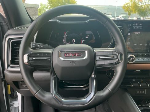Used 2023 GMC Canyon AT4 w/ Canyon Safety Plus Package AWD/4WD image 9