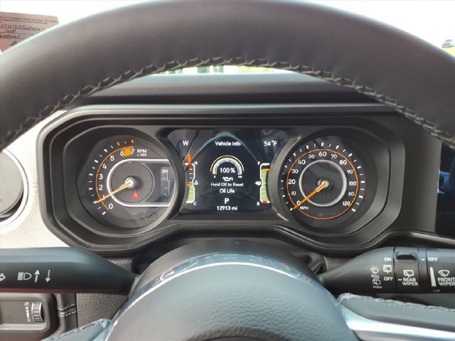 Used 2026 Jeep Wrangler Unlimited Sahara AWD/4WD image 16