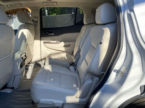 Used 2022 GMC Acadia Denali w/ Denali Ultimate Package AWD/4WD image 16