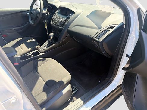 Used 2018 Ford Focus SE FWD image 13