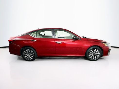 Used 2024 Nissan Altima 2.5 SV FWD image 10
