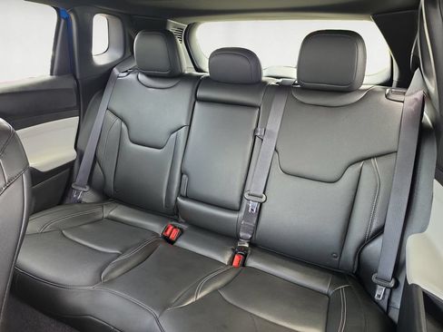 Used 2025 Jeep Compass Limited w/ Sun & Sound Group AWD/4WD image 14