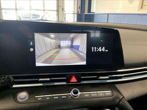 Used 2025 Hyundai Elantra Limited FWD image 19