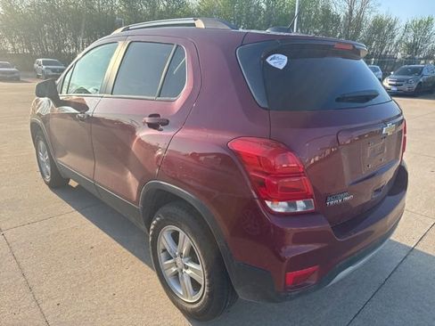 Used 2022 Chevrolet Trax LT w/ LT Convenience Package image 5